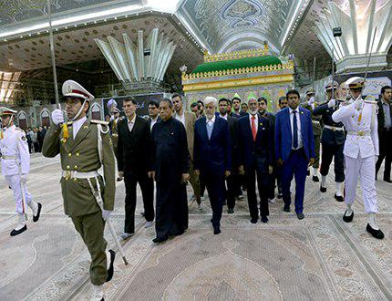 رئیس مجلس سریلانکا به مقام شامخ امام خمینی(س) ادای احترام کرد