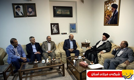 جمعی از مدیران و قهرمانان ورزشی با یادگار امام دیدار کردند