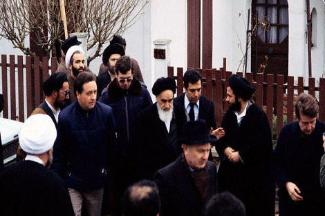 امام خمینی(س): سیاست «گام به گام» در مبارزات با شاه اشتباه است