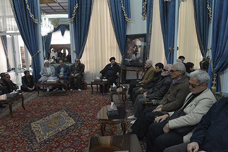 اعضای انجمن نابینایان ایران با آیت الله سید حسن خمینی دیدار کردند