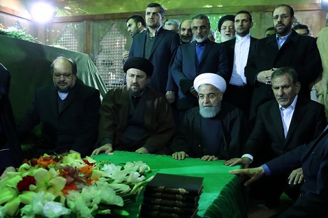 امام خمینی (ره) به ما جرات ایستادگی، نقد و اعتراض را یاد داد/ملت بزرگ ما هرگز از دو اصل اسلامیت و جمهوریت برنمی‌گردند
