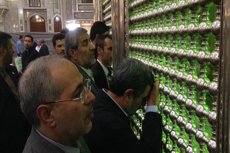 تجدید میثاق دکتر احمدی نژاد با آرمانهای امام خمینی(س) با حضور درحرم مطهر
