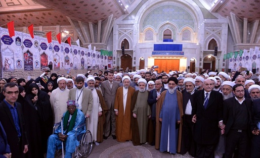 مهمانان کنفرانس وحدت اسلامی به امام راحل ادای احترام کردند