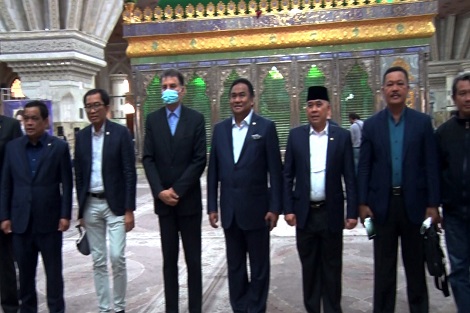 ادای احترام نایب رئیس مجلس نمایندگان اندونزی به مقام شامخ امام راحل