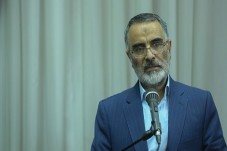 انصاری: کسی فکر نکند که باید...