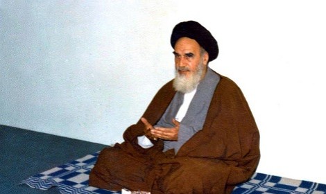 امام خمینی (س) : دستور آموزندۀ «‏‏کلّ یومٍ عاشورا و کلّ ارضٍ کربلا‏‏» باید سرمشق امت اسلامی باشد