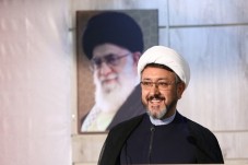 کمساری: در دفاع از امام دچار...