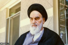 واکنش امام به هنگام موشک‌باران...