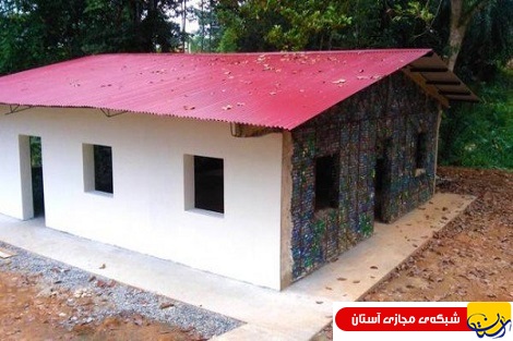 خانه هایی از بطری پلاستیکی در یک روستا