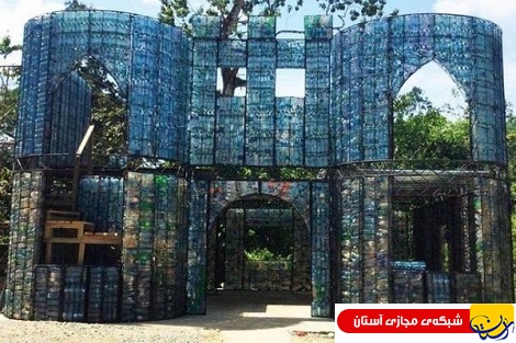 خانه هایی از بطری پلاستیکی در یک روستا