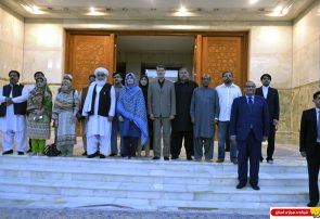 ادای احترام رییس مجلس ایالت بلوچستان پاکستان به مقام شامخ امام راحل(س)