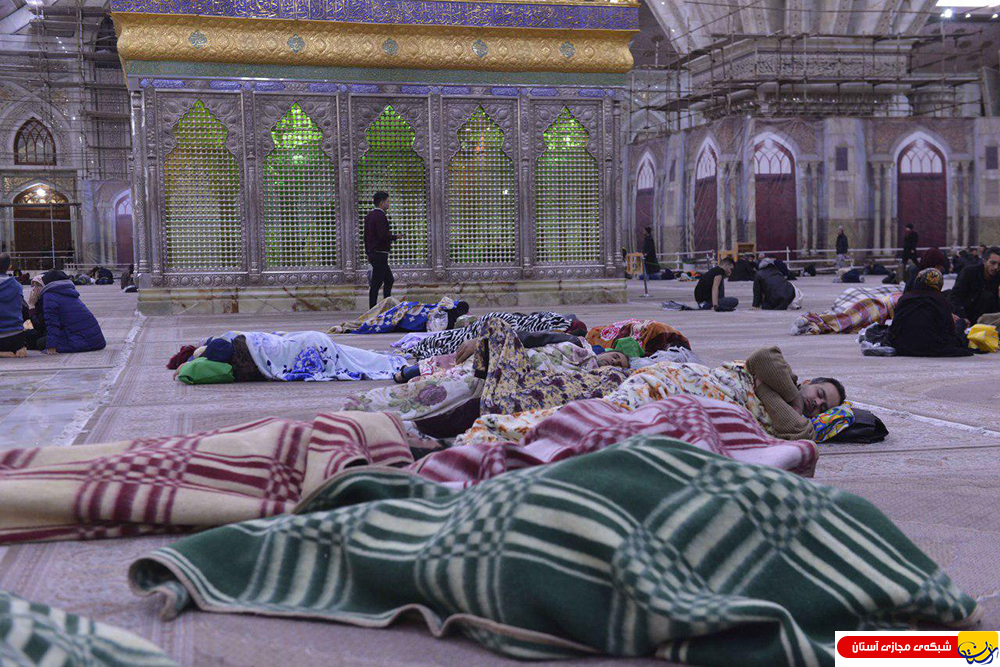 گزارش تصویری / اسکان مسافران گرفتار در برف در حرم مطهر امام خمینی(س)