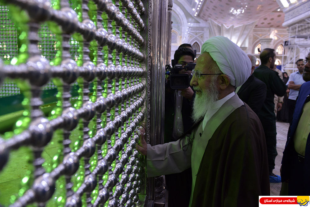 گزارش تصویری : ادای احترام آیت الله جوادی آملی به مقام شامخ امام راحل