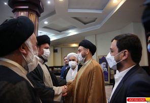 ادای احترام سید عمار حکیم به حضرت امام خمینی (س)