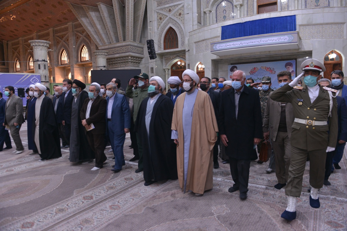 تجدید میثاق اعضای ستاد دهه فجر انقلاب اسلامی با آرمان های امام راحل در حرم مطهر