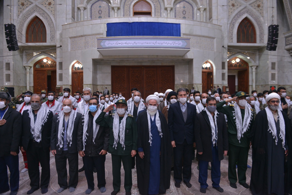 آیین عطر افشانی مضجع شریف امام راحل توسط بسیجیان دارالمومنین کاشان