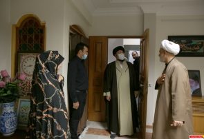 حضور آِیت الله سید حسن خمینی در منزل مرحوم آیت الله ری شهری