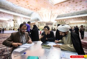 رای‌گیری انتخابات پنجمین دوره مجلس خبرگان رهبری و دهمین دوره مجلس شورای اسلامی در حرم مطهر امام خمینی (س)