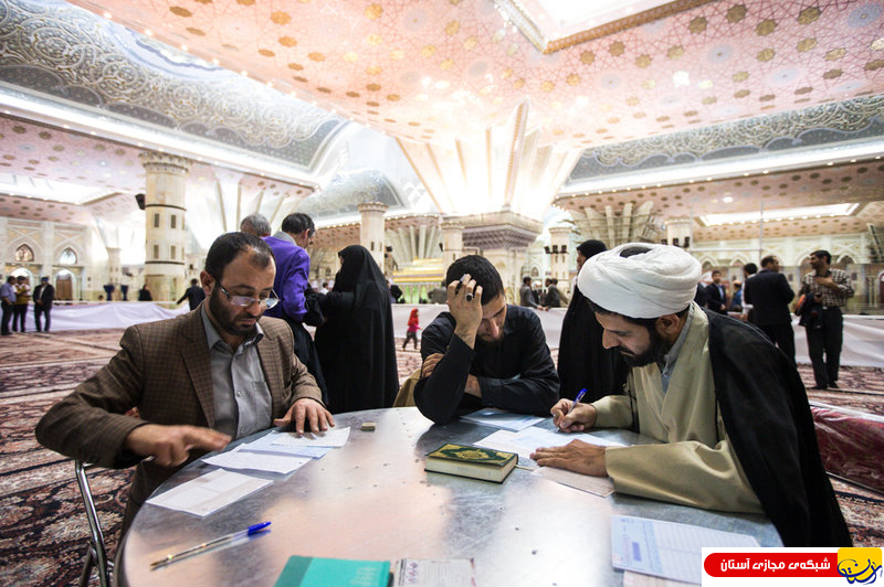 رای‌گیری انتخابات پنجمین دوره مجلس خبرگان رهبری و دهمین دوره مجلس شورای اسلامی در حرم مطهر امام خمینی (س)