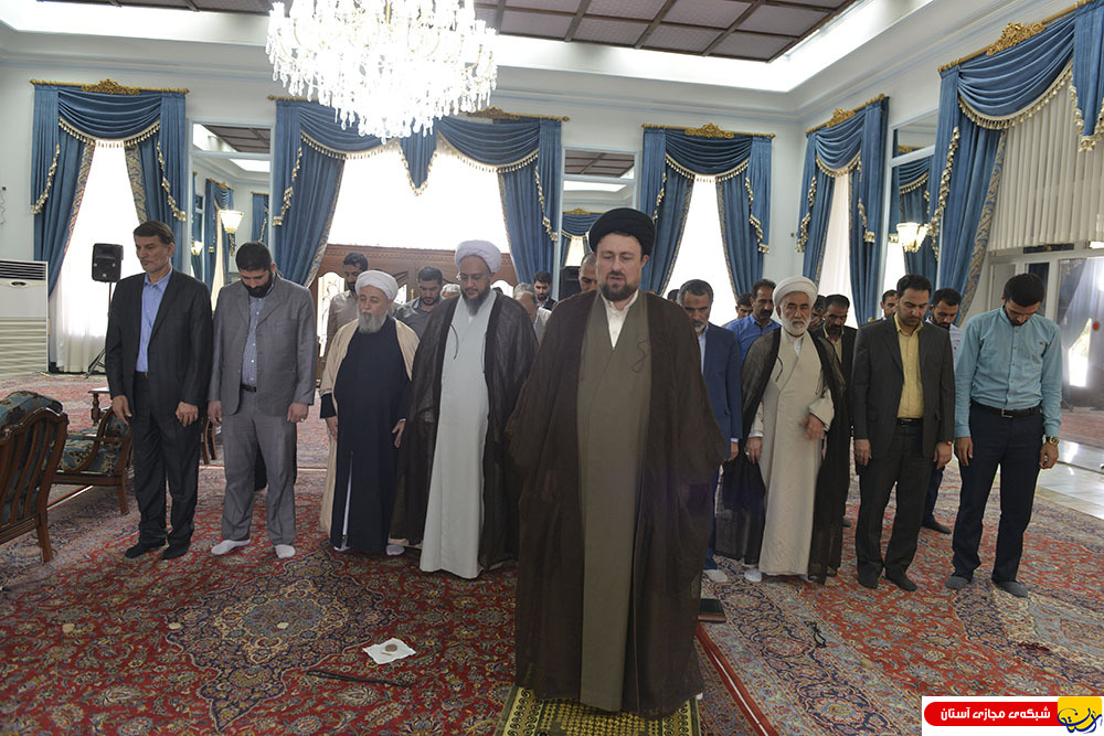 دیدار خادمین بازسازی گنبد حرم امیر المومنین با آيت الله سید حسن خمینی