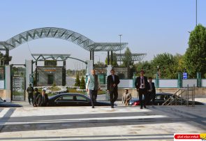 ادای احترام وزیر مشاور امور خارجه هند به مقام شامخ امام خمینی(س)