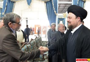 دیدار جمعی از خانواده شهدا با آیت الله سیدحسن خمینی