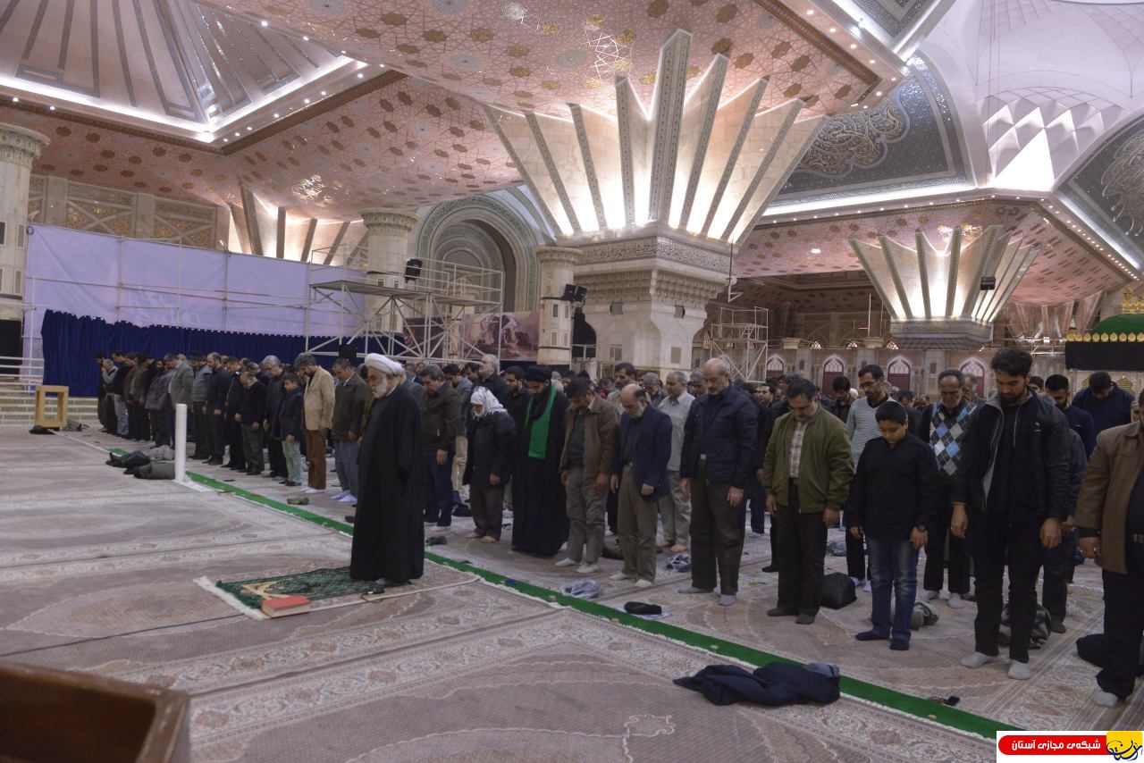 نماز ظهر و عصر روز اربعین به امامت حجت الاسلام و المسلمین جوادی