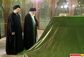حضور رهبر معظم انقلاب در حرم مطهر حضرت امام خمینی (س)