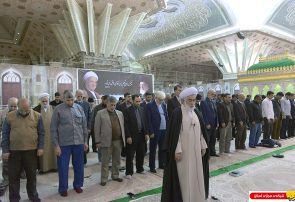 حضور دکتر عارف  در نماز جماعت حرم مطهر امام خمینی (س)