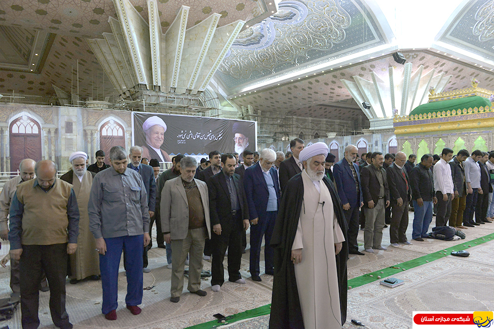 حضور دکتر عارف  در نماز جماعت حرم مطهر امام خمینی (س)