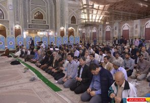 نماز جماعت ظهرروز هشتم فروردین سال ۱۳۹۶ در حرم مطهر امام راحل