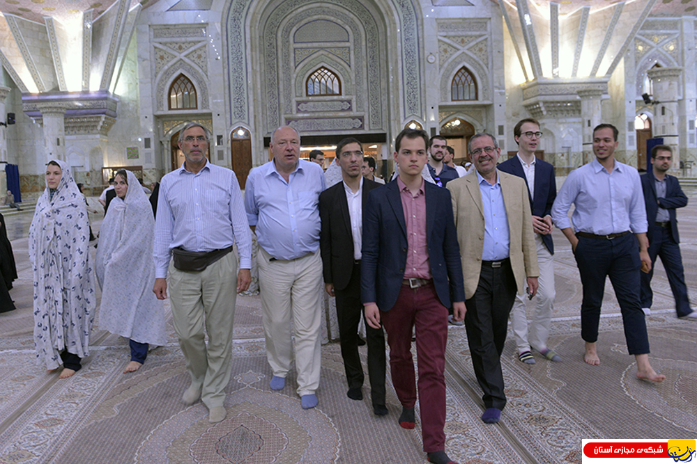 ادای احترام اساتید و دانشجویان بلژیکی به مقام شامخ امام راحل (س)