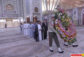 گزارش تصویری / ادای احترام طلاب مدرسه ی علمیه آیت الله حائری نجف به مقام شامخ امام راحل
