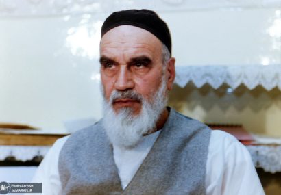 امام خمینی: دعای عرفه از نعمتهاى بزرگى است که براى بندگان خدا آمده است و هر کس به اندازه خودش از او استفاده مى کند