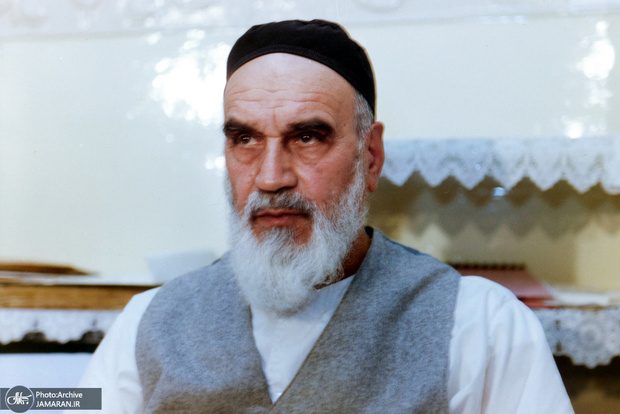 امام خمینی: دعای عرفه از نعمت‌هاى بزرگى است که براى بندگان خدا آمده است و هر کس به اندازه خودش از او استفاده مى‌ کند