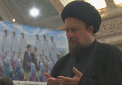 اقامه نماز ظهر عاشورا در حرم مطهر امام خمینی (س) به امامت آیت الله سید حسن خمینی