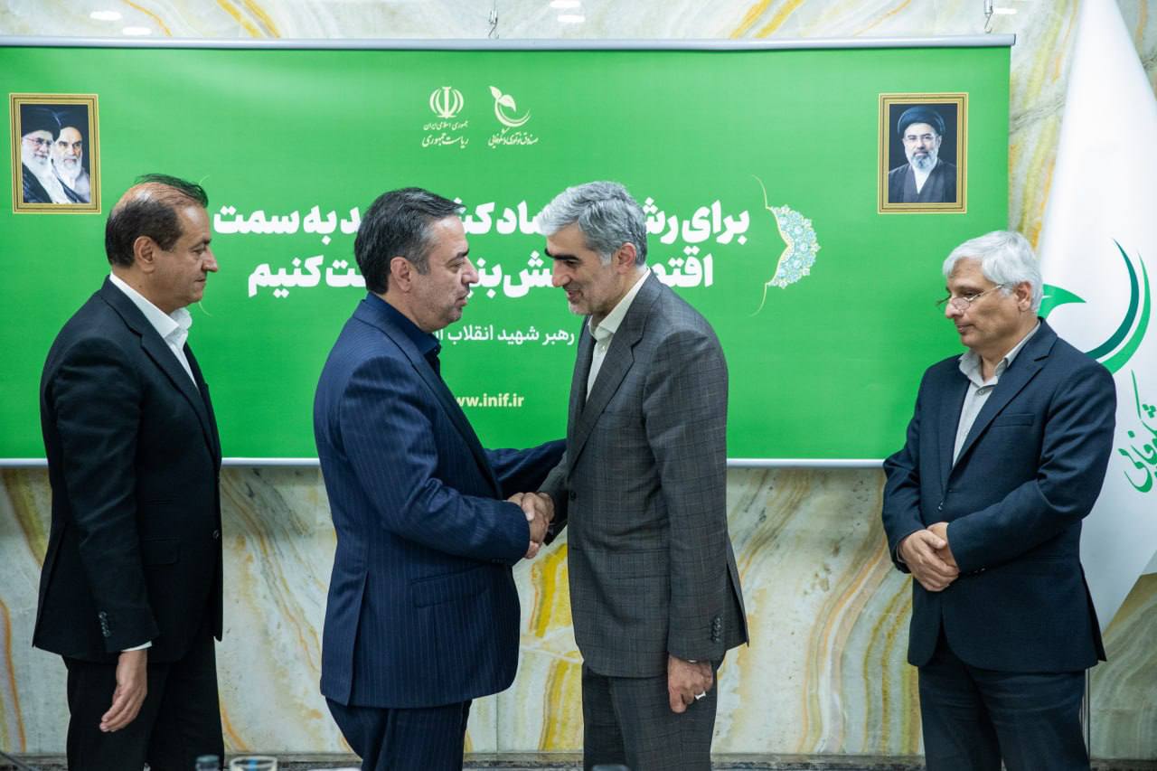 امضای تفاهم‌نامه تامین مالی نوین دانش‌بنیان بین بانک صادرات ایران و صندوق نوآوری و شکوفایی / قربان اسکندری: توسعه پایدار ایران بدون تکیه بر شرکت‌های دانش‌بنیان پایدار نخواهد بود / نقش محوری نظام بانکی در تثبیت اقتصاد پساجنگ