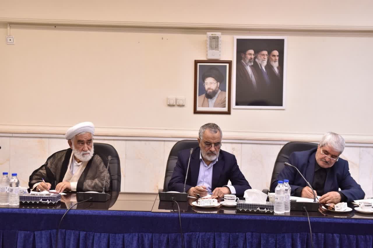 بررسی عملکرد سال ۱۴۰۴ و برنامههای سال ۱۴۰۵ در جلسه اداری آستان مقدس امام خمینی(ره)