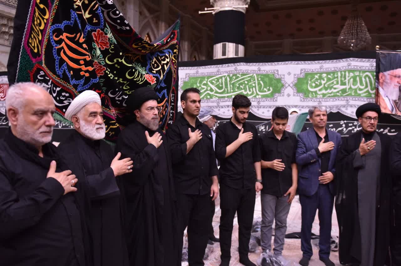 حضور هیأت شهرک گلریز در حرم امام خمینی(ره) و برگزاری مراسم عزاداری ظهر عاشورا
