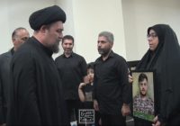 دیدار یادگار امام با خانواده‌های معظم شهدا در شب نهم ماه محرم در حرم مطهر امام خمینی(س) / خانواده‌های شهدای جنگ‌های ۱۲ روزه و رمضان میهمانان ویژه شب‌های عزاداری حسینی