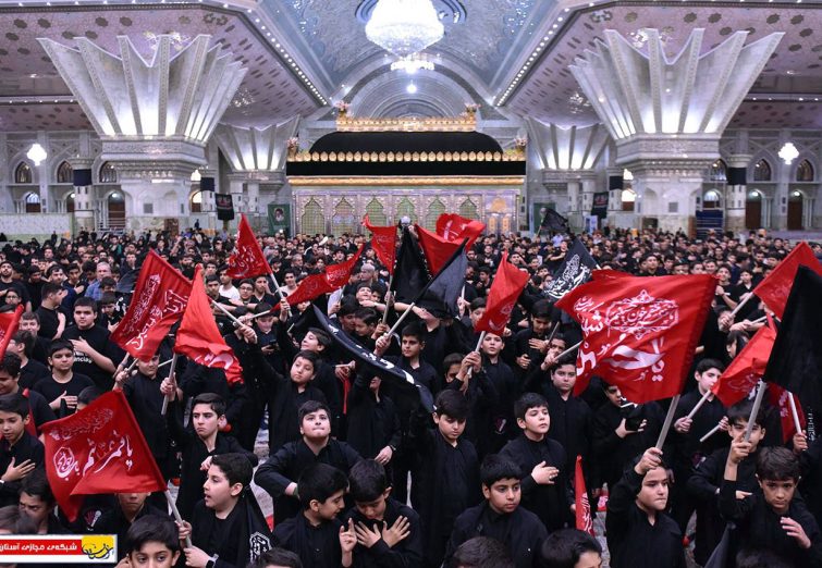 دانش‌آموزان تهرانی در سوگ حضرت قاسم بن الحسن(ع) و شهدای نوجوان کربلا عزاداری کردند / چهاردهمین سوگواره دانش‌آموزی «احلی من العسل» در حرم مطهر امام خمینی(س) برگزار شد