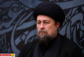 دیدار آیت‌الله سید حسن خمینی با خانواده‌های معظم شهدا در حاشیه هفتمین شب عزاداری محرم در حرم مطهر امام