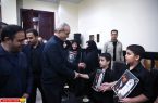 دیدار رئیس‌جمهور با جمعی از خانواده‌های معظم شهدای جنگ تحمیلی سوم در حرم مطهر امام خمینی(س)