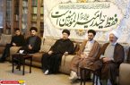 حضور آیت‌الله سید حسن خمینی در منزل شهید سید اسماعیل خطیب؛ تسلیت شهادت عضو کابینه دولت‌های سیزدهم و چهاردهم