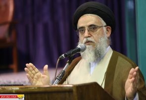 تأکید بر شناخت عاشورا از چشم‌انداز نگاه جامع امام خمینی(س) / سیدالشهدا(ع) اینک بیش از گریه و اشک، منتظر نقش‌آفرینی در تربیت و سیاست و فرهنگ ماست