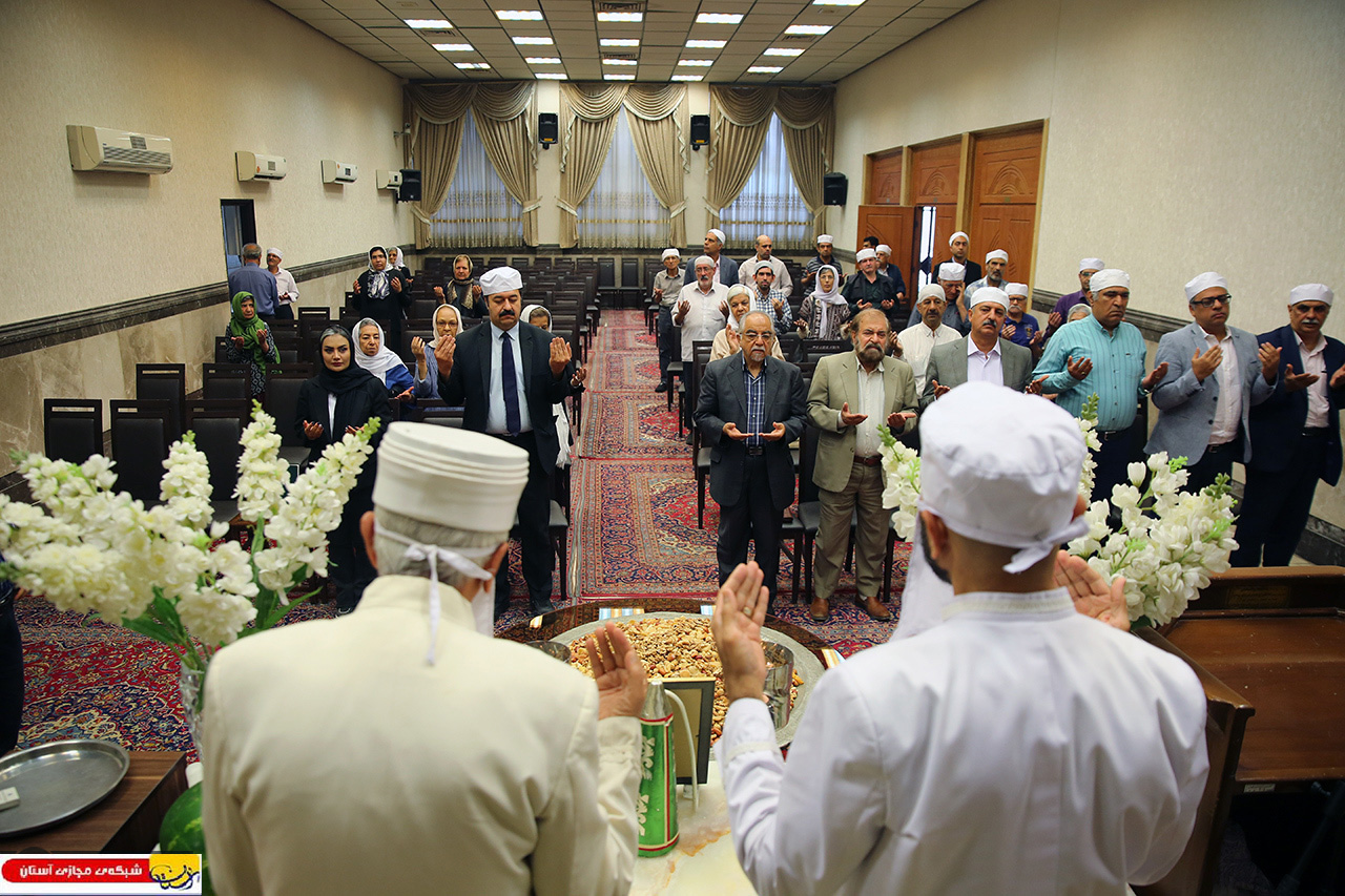مراسم بزرگداشت امام خمینی(س) در آدریان زرتشتیان؛ رئیس انجمن موبدان: امام زمینه فهم بهتر مشترکات ادیان الهی را فراهم کرد/ نایب‌رئیس انجمن زرتشتیان: صلح و آرامش پایه‌ای برای پیشرفت و کمال انسان‌هاست