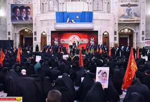 همایش بانوان عاشورایی با حضور گسترده زنان در حرم مطهر امام خمینی(س) برگزار شد / نکوداشت یاد سه شهیده والامقام و تجلیل از خانواده‌های معظم شهدا