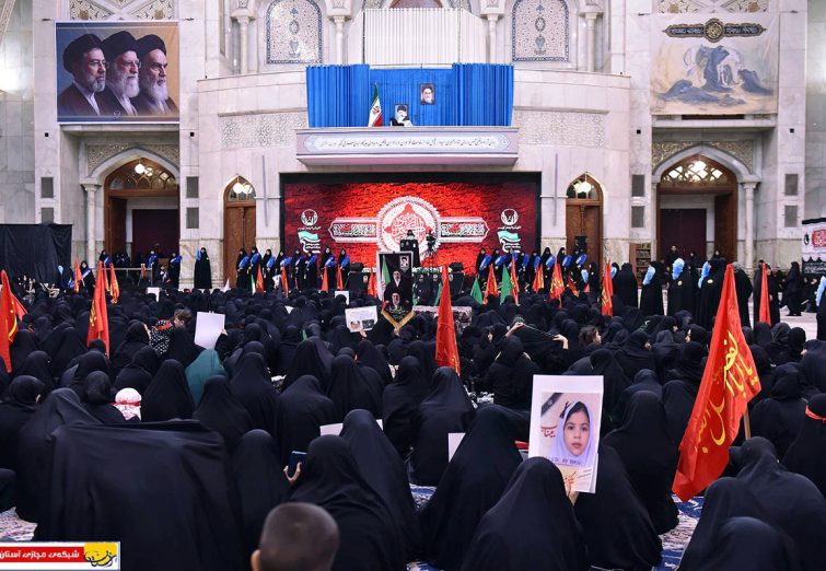 همایش بانوان عاشورایی با حضور گسترده زنان در حرم مطهر امام خمینی(س) برگزار شد / نکوداشت یاد سه شهیده والامقام و تجلیل از خانواده‌های معظم شهدا