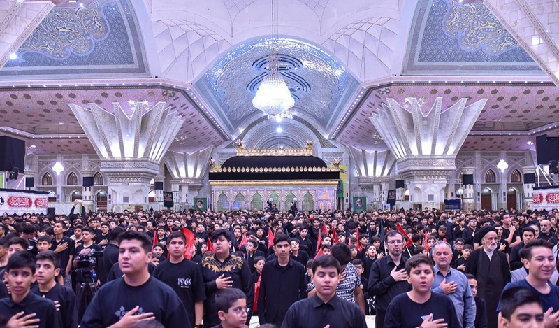 چهاردهمین سوگواره دانش‌آموزی «احلی من العسل» در حرم مطهر امام خمینی(س) برگزار شد / دانش‌آموزان تهرانی در سوگ حضرت قاسم بن الحسن(ع) و شهدای نوجوان کربلا عزاداری کردند