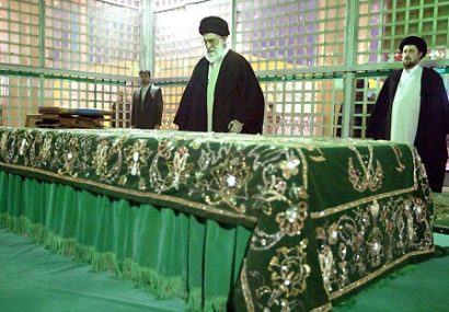 حضور ۴ دهه رهبر شهید انقلاب در حرم مطهر امام خمینی(ره) با همراهی آیت الله سید حسن خمینی